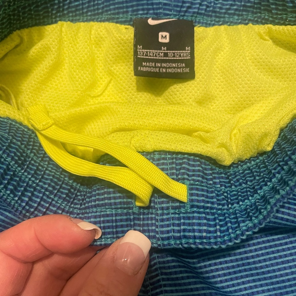 Boys Nike swim trunks - Picture 3 of 11